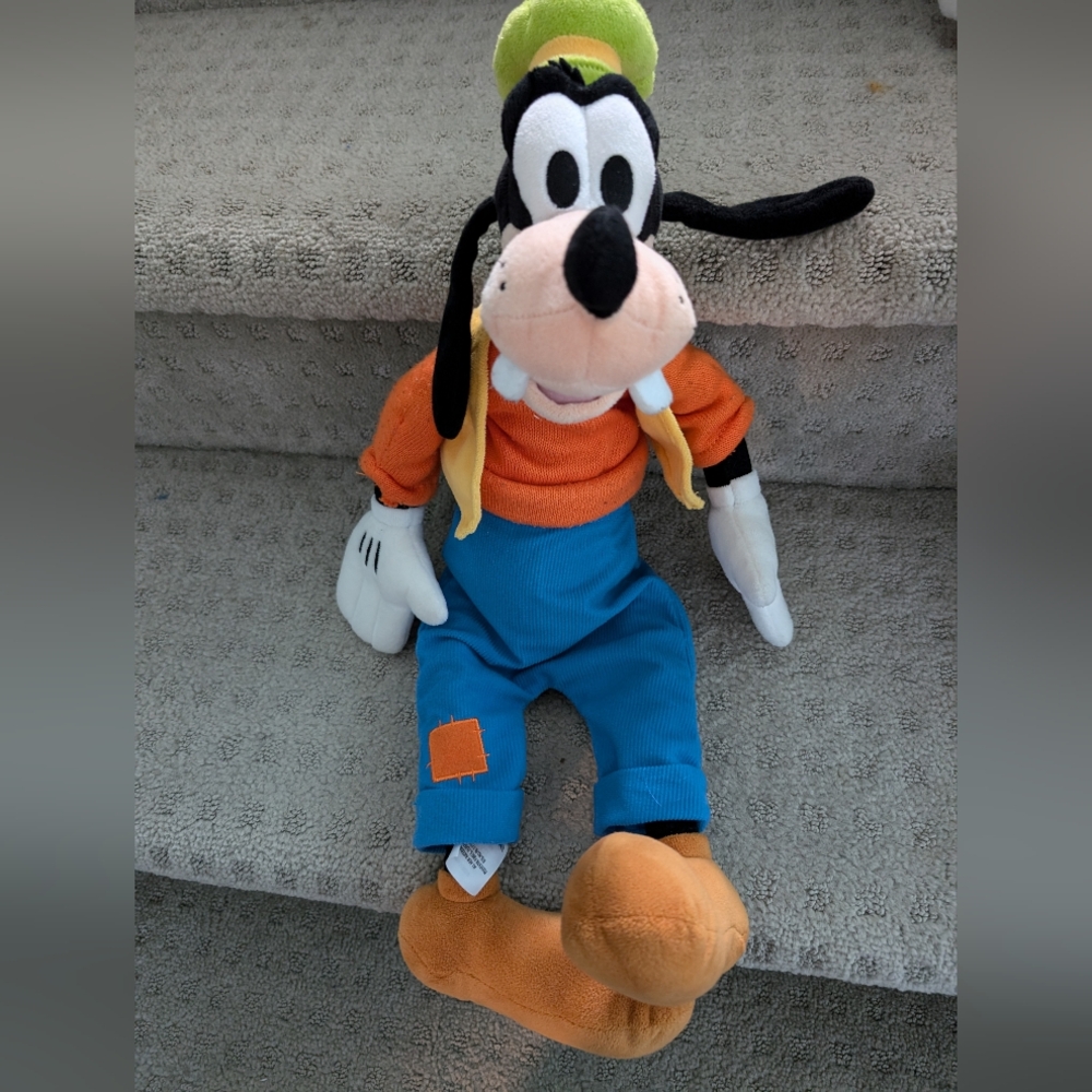 Goofy Disney store plush